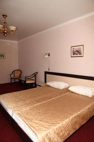 Гостиница Sochi Hotel Брянск Стандартный двухместный номер с 2 отдельными кроватями-2