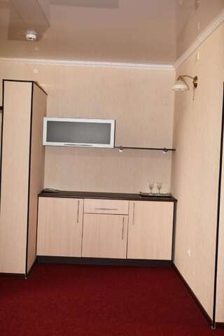 Гостиница Sochi Hotel Брянск Бюджетный двухместный номер с 2 отдельными кроватями-2